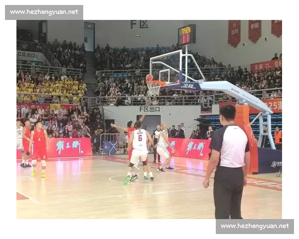 空接暴扣点燃全场激情见证篮球力量与速度的极致美学赛场巅峰时刻